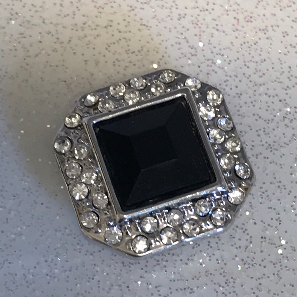 Magnolia & Vine Square Retired